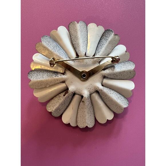 Vintage metal flowers brooch - Picture 2 of 3